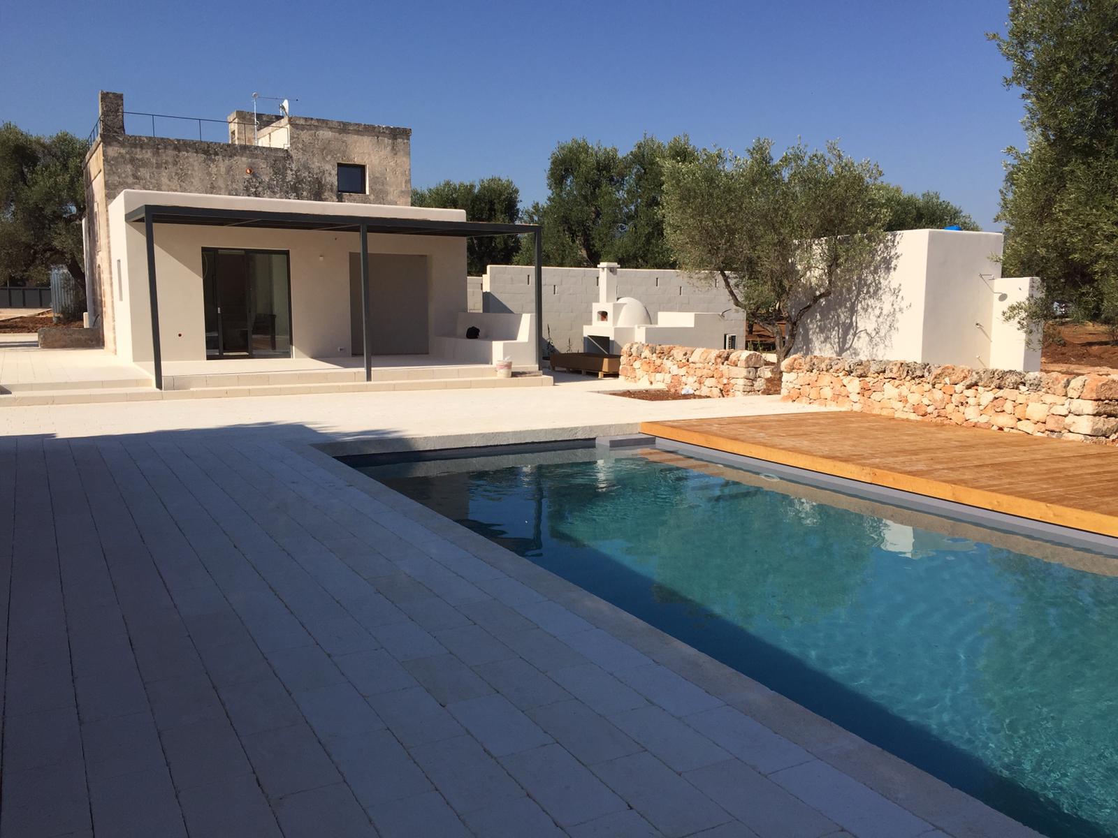 Villa con piscina - Calianno SRL