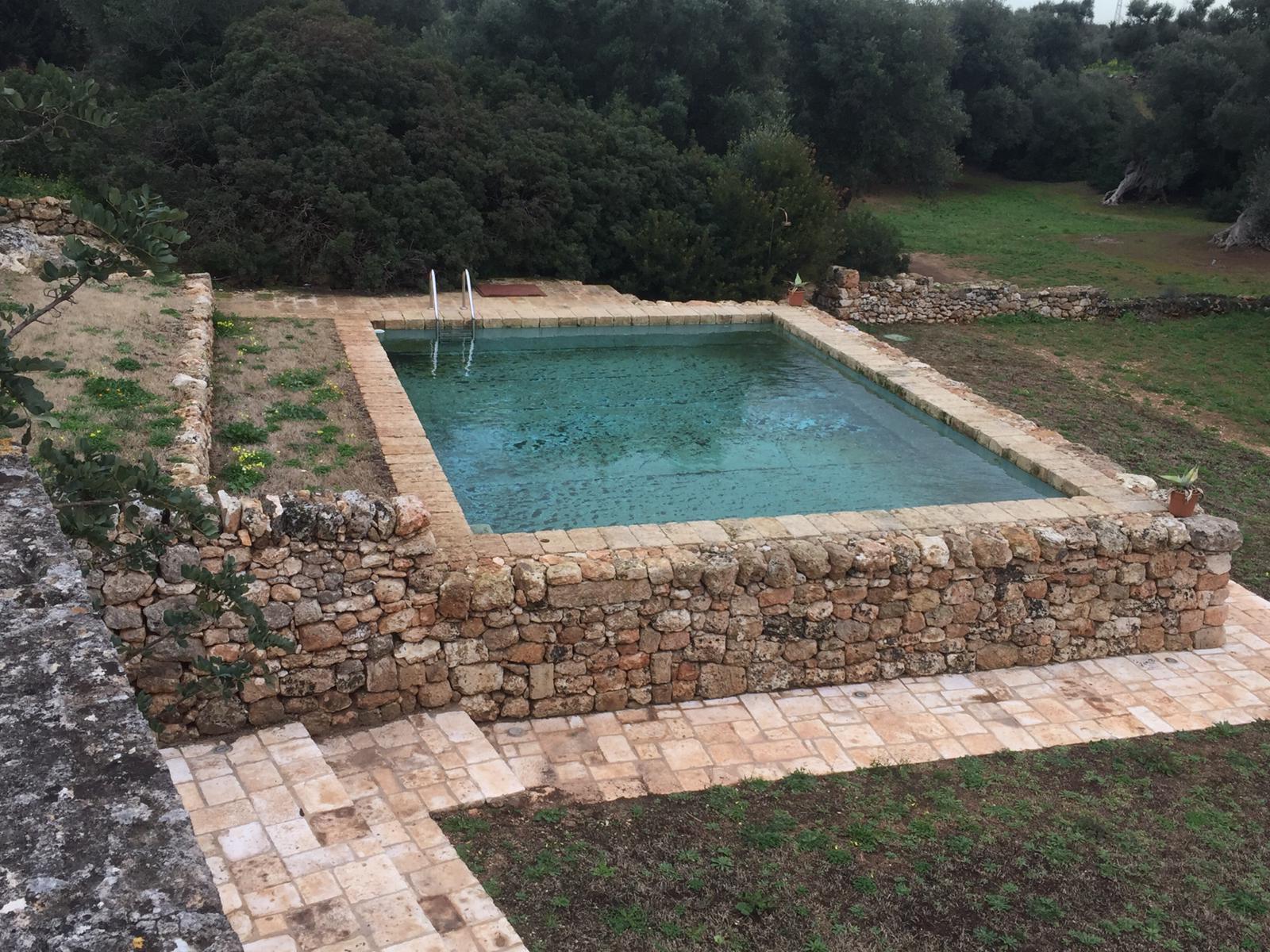 Piscina in pietra - Calianno SRL